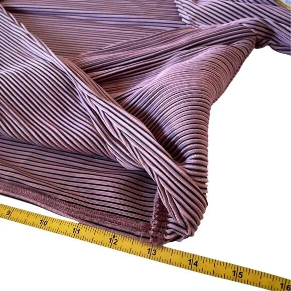 Saints + Secrets Twist Front Pleated Long Sleeve Cropped Top SZ M Pink Blush - Picture 7 of 11